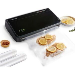 FoodSaver Vacuum Sealer in Black FM2109 open Box never use